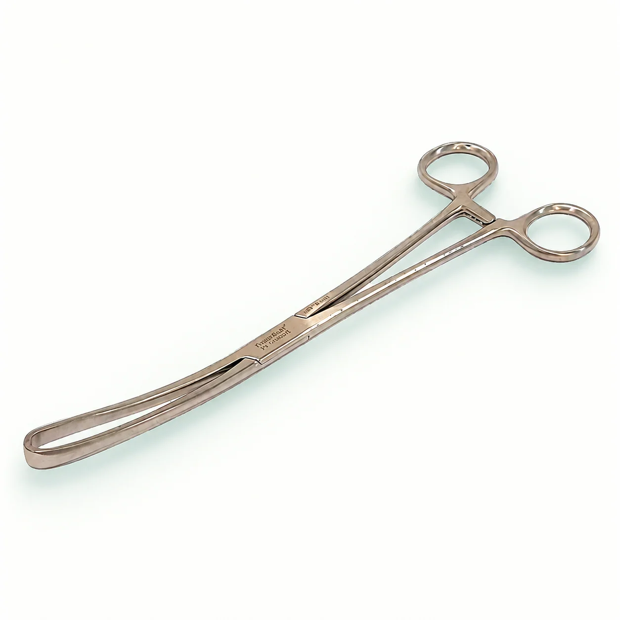Pinza Vulsellum sobre fondo clínico